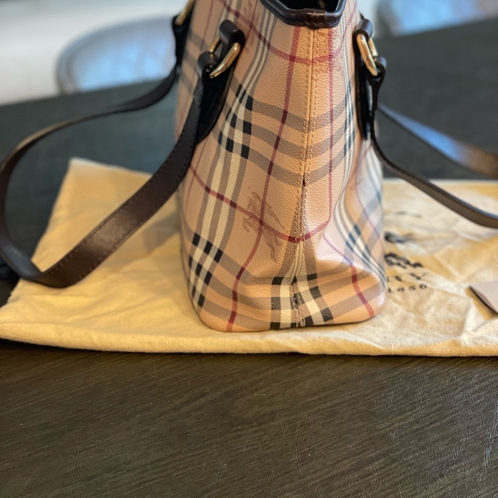 Authentic Burberry Haymarket Check Medium Regent Tote. Used twice. No damages - Picture 3 of 10